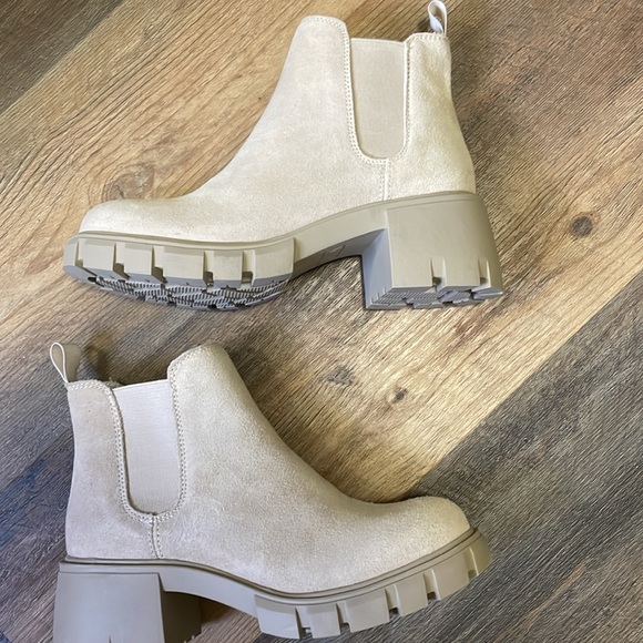 Steve Madden Howler Ankle Boots, 6.5, Sand Suede. New, never worn. In box - Picture 2 of 6